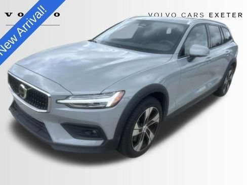 Used 2025 Volvo V60 B5 Cross Country Plus AWD/4WD image 1
