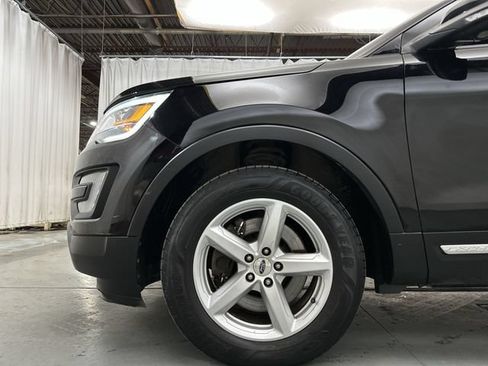 Used 2017 Ford Explorer XLT AWD/4WD image 21