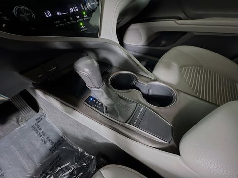 Used 2022 Toyota Camry SE image 25