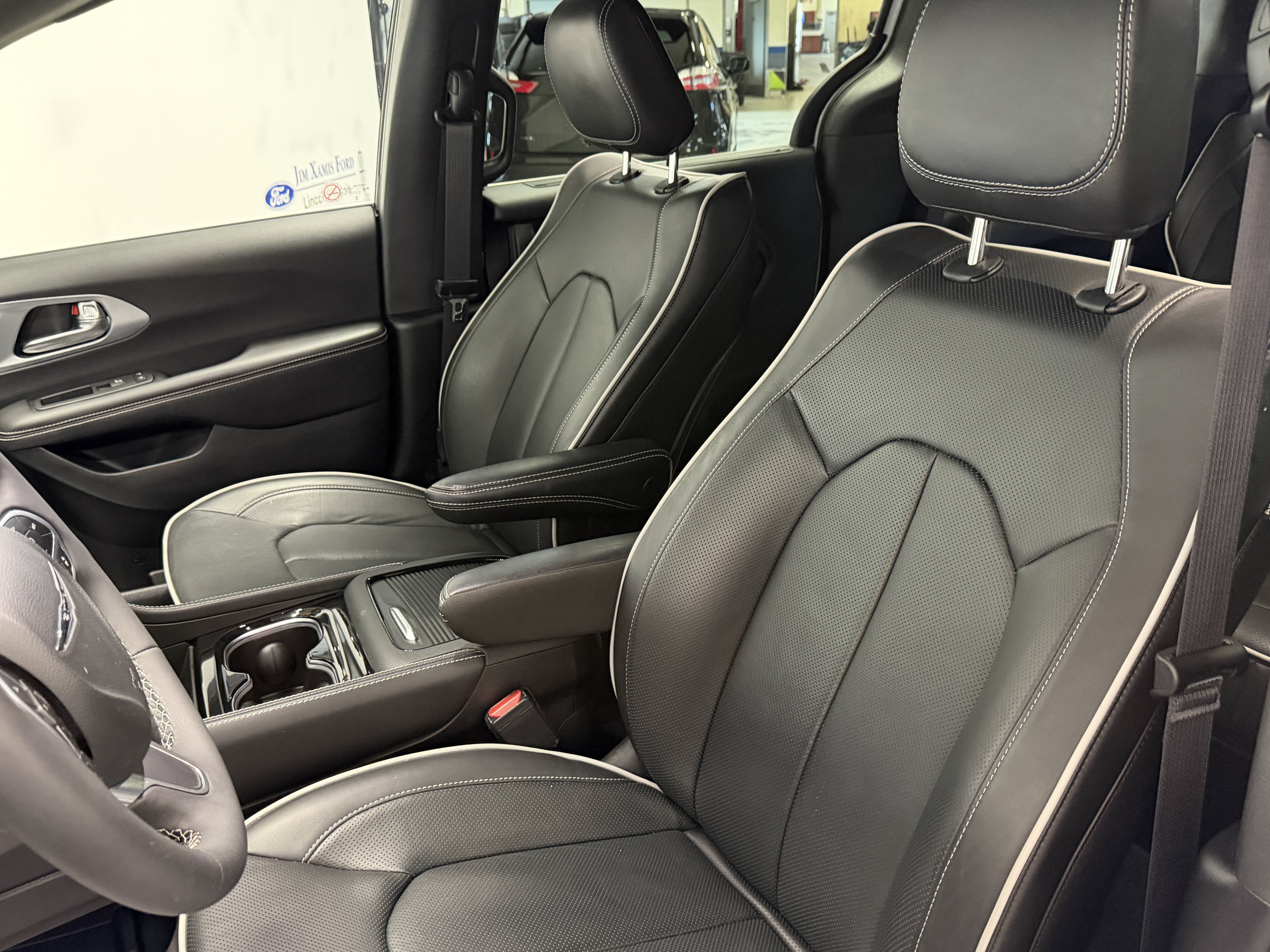 Used 2026 Chrysler Pacifica Limited AWD/4WD image 20