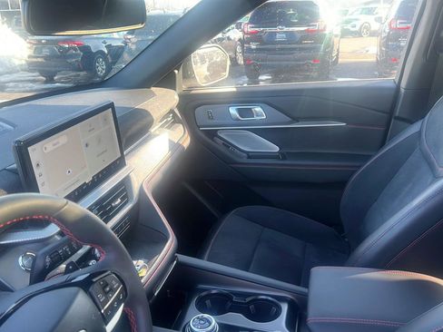 Used 2025 Ford Explorer ST image 21