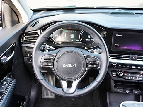 Used 2022 Kia Niro EX Premium image 21
