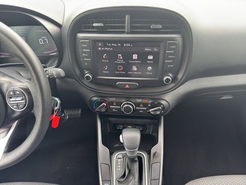 Used 2024 Kia Soul LX w/ Option Group 015 FWD image 11