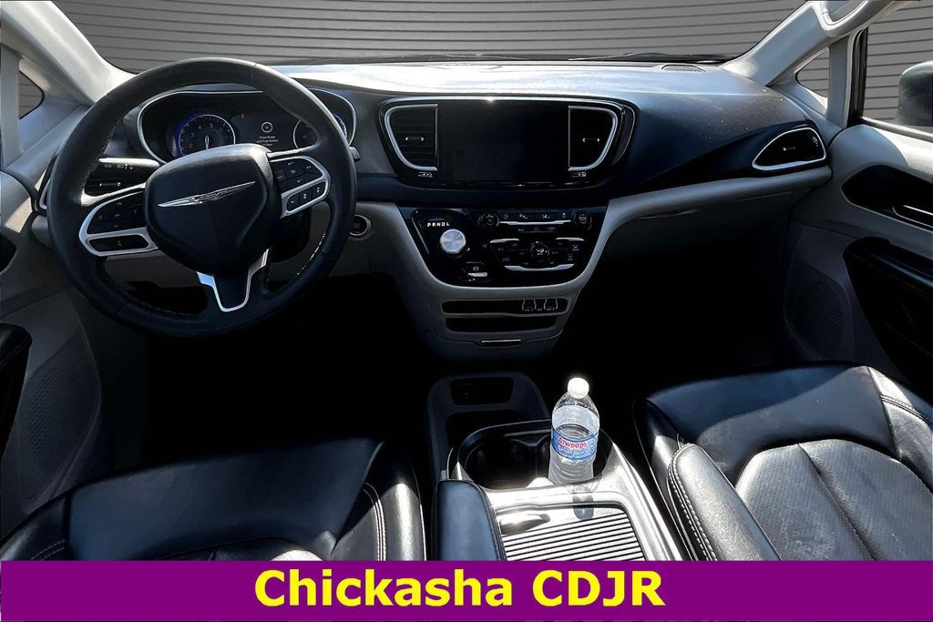 Used 2023 Chrysler Pacifica Touring-L FWD image 7