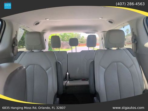 Used 2017 Chrysler Pacifica Touring-L Plus FWD image 26