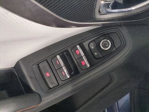 Used 2020 Subaru Crosstrek 2.0i Limited w/ Popular Package #5 image 11