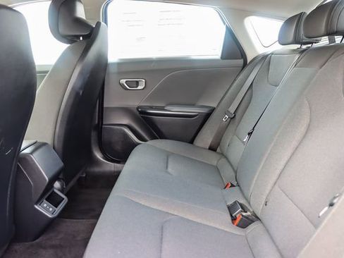 Used 2025 Kia K4 LXS image 19
