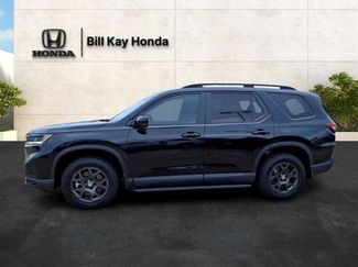Used 2025 Honda Pilot TrailSport video 1