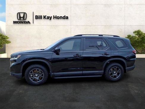 Used 2025 Honda Pilot TrailSport image 1