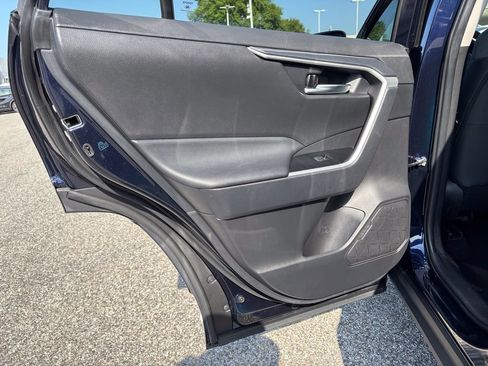 Used 2025 Toyota RAV4 XLE AWD/4WD image 41