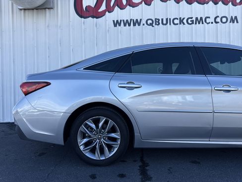 Used 2019 Toyota Avalon XLE image 4