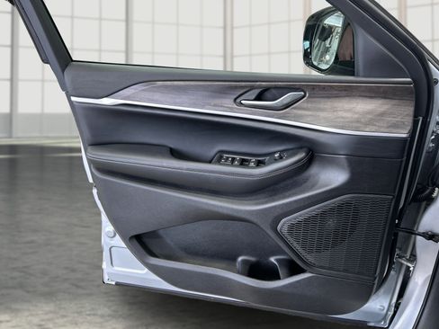 New 2026 Jeep Grand Cherokee L 4WD image 19