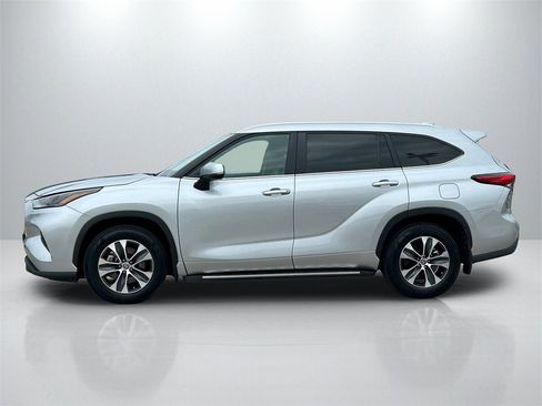 Used 2023 Toyota Highlander XLE image 8