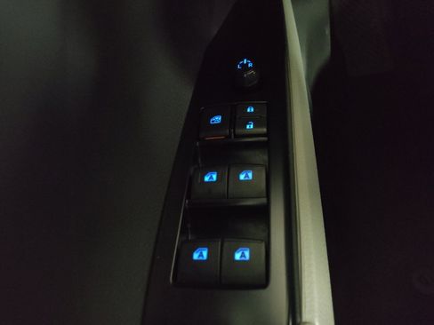 Used 2018 Toyota Camry SE FWD image 27