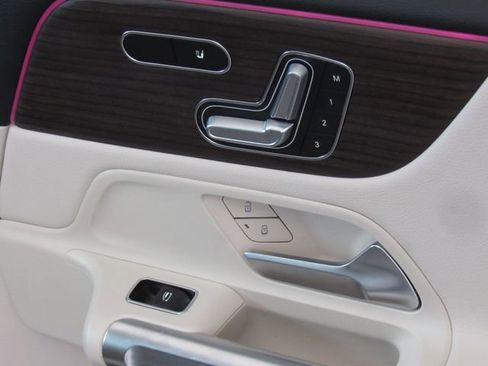 Used 2026 Mercedes-Benz GLB 250 4MATIC image 21