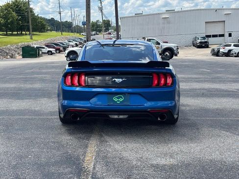 Used 2018 Ford Mustang Coupe RWD image 4
