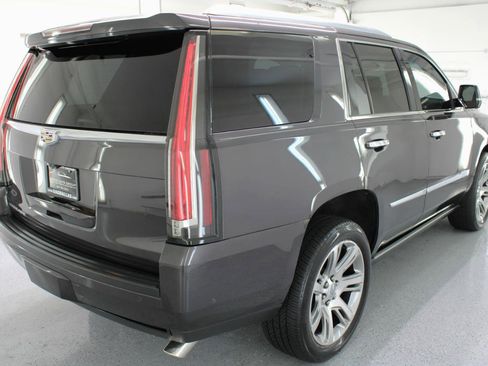 Used 2018 Cadillac Escalade Premium Luxury RWD image 9
