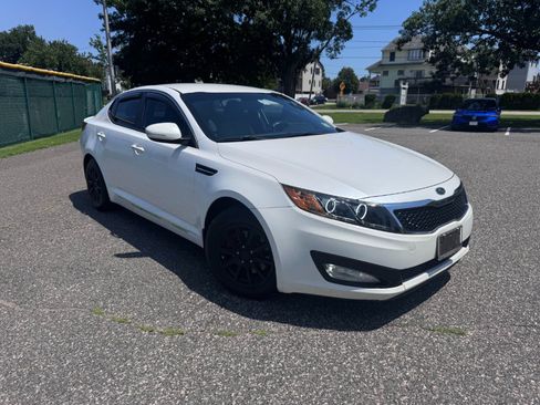 Used 2013 Kia Optima LX FWD image 1