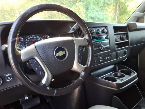 Used 2018 Chevrolet Express 2500 w/ Driver Convenience Package RWD image 19