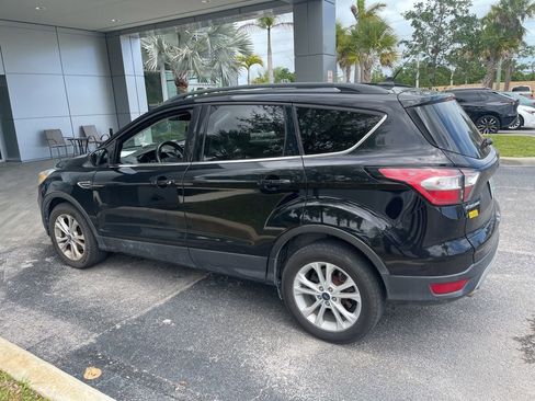 Used 2018 Ford Escape SE w/ Ford Safe & Smart Package image 4
