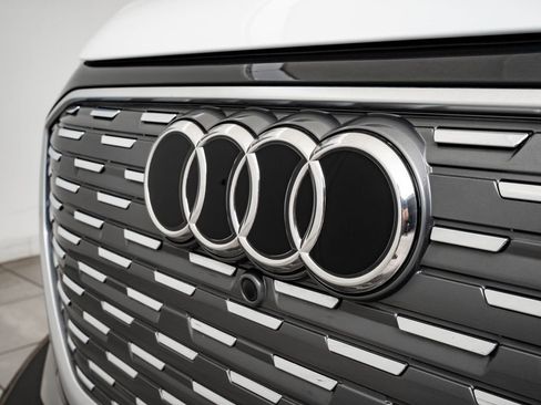 Used 2024 Audi Q4 e-tron Prestige AWD/4WD image 3