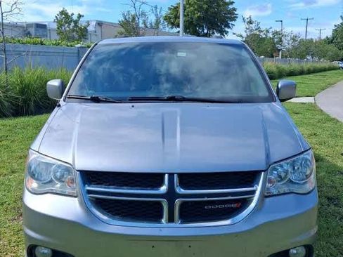 Used 2018 Dodge Grand Caravan SXT FWD image 3