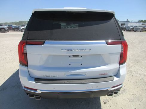 New 2026 GMC Yukon Denali w/ Denali Reserve Package AWD/4WD image 5
