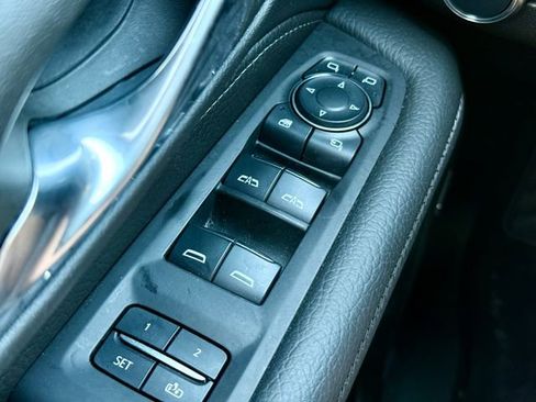 Used 2024 GMC Yukon Denali w/ Advanced Technology Package AWD/4WD image 27