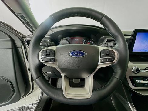 Used 2023 Ford Explorer XLT w/ Equipment Group 202A AWD/4WD image 10