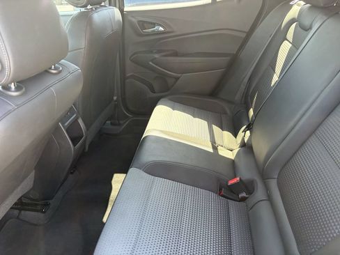 Used 2025 Chevrolet Trax LT FWD image 11