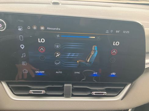 Used 2025 Chevrolet Equinox LT w/ Convenience Package II FWD image 27