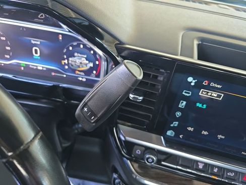 Certified 2024 Chevrolet Silverado 3500 LT image 17