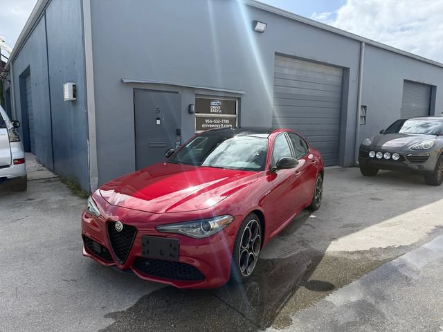 Used 2023 Alfa Romeo Giulia Veloce RWD image 2