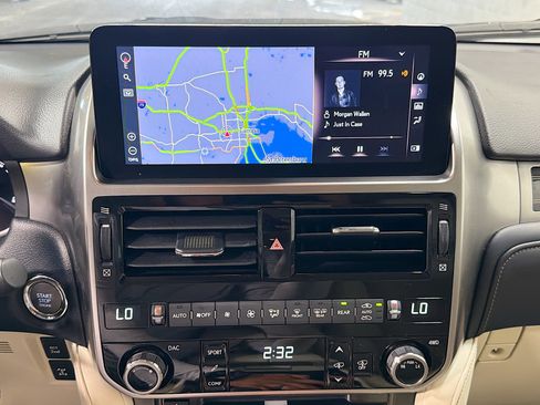Used 2023 Lexus GX 460 Luxury w/ Sport Design Package AWD/4WD image 29