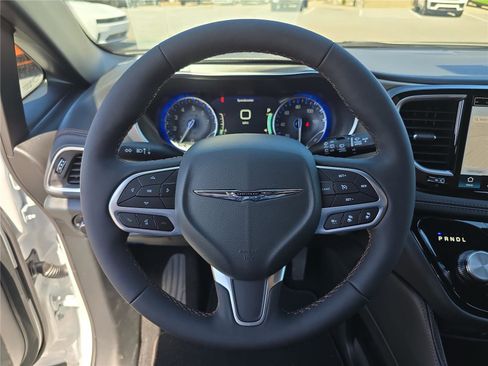New 2026 Chrysler Pacifica Pinnacle image 31