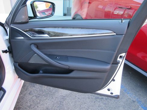 Used 2023 BMW 530e w/ M Sport Package image 21