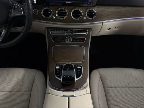 Used 2018 Mercedes-Benz E 400 4MATIC Sedan image 21