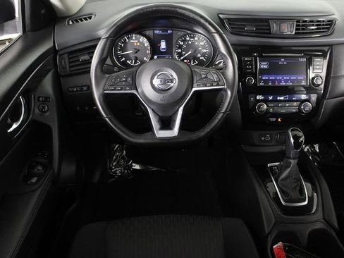 Certified 2020 Nissan Rogue SV FWD image 8