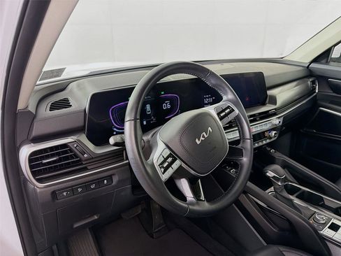 Used 2025 Kia Telluride S image 9
