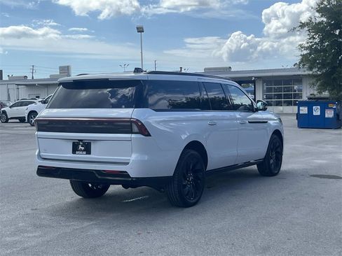 New 2025 Lincoln Navigator L Reserve w/ Jet Appearance Package image 5