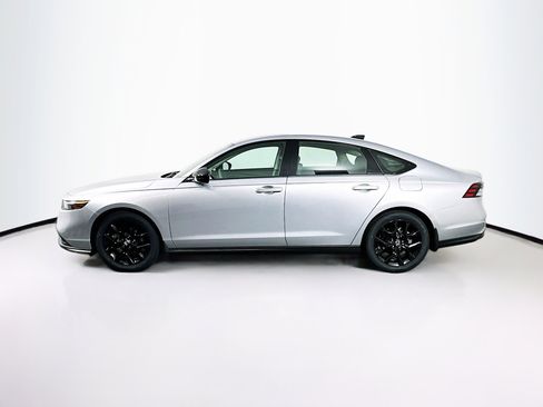 Used 2025 Honda Accord SE image 4