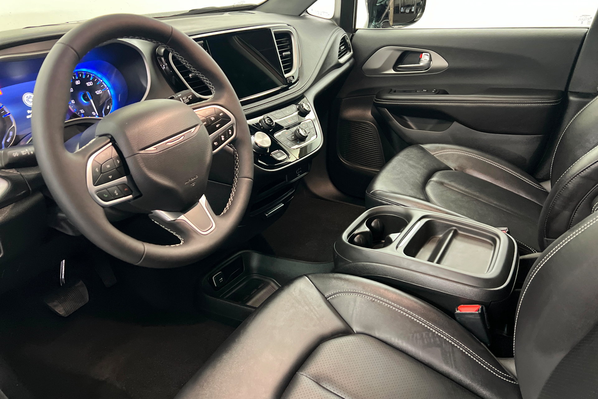 Used 2027 Chrysler Pacifica Select AWD/4WD image 15