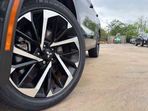 Used 2022 Mitsubishi Outlander ES AWD/4WD image 2