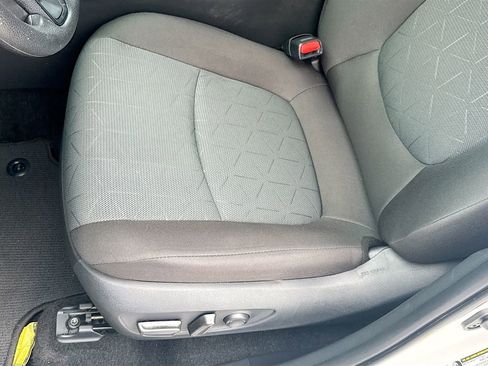 Used 2025 Toyota RAV4 XLE AWD/4WD image 20