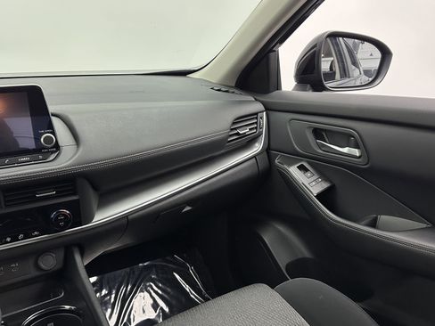 Used 2025 Nissan Rogue SV image 27