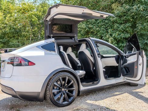 Used 2020 Tesla Model X Long Range AWD/4WD image 3