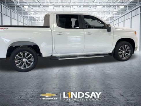 Used 2023 Chevrolet Silverado 1500 LT AWD/4WD image 2
