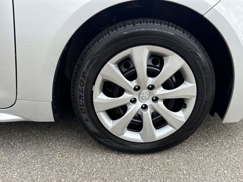 Used 2025 Toyota Corolla LE image 14