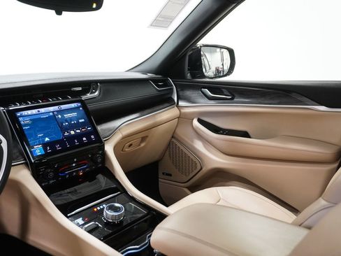 Used 2023 Jeep Grand Cherokee L Limited image 20