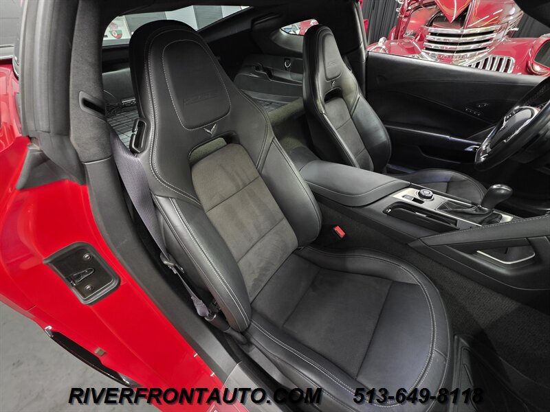 Used 2015 Chevrolet Corvette Z06 w/ 3LZ Preferred Equipment Group RWD image 14